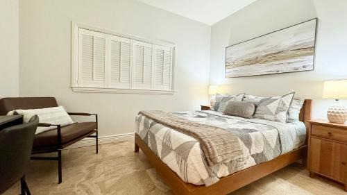 San Jose Casa | Modern 2 BR, Unwind in a Prime Location, with Parking