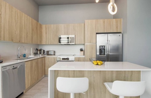 Northeast Miami Apartamento | Modern 2 BR w/pool/parking in MIA DESIGN DISTRICT