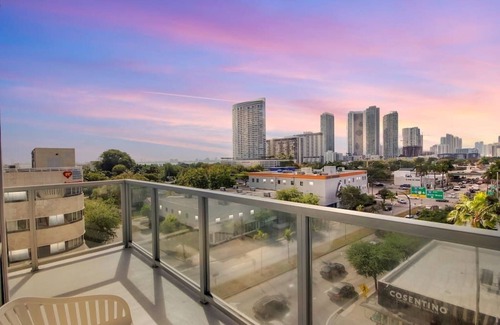 Northeast Miami Apartamento | Modern 2 BR w/pool/parking in MIA DESIGN DISTRICT