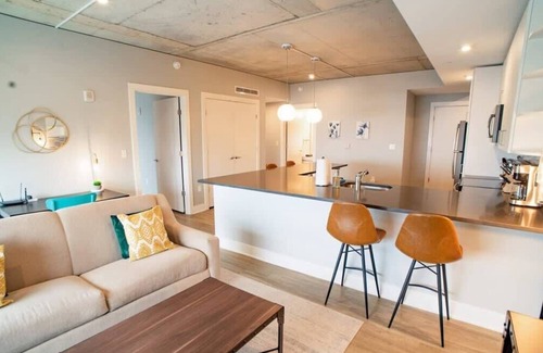 Downtown Apartamento | Manopla | Centro de la ciudad | 2BR moderno con balcón
