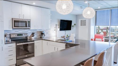 Downtown Apartamento | Modern 2 BR with Balcony in GR Entertainment District