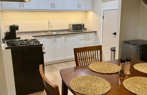 Dauphin Casa | Modern 2 queen bedroom suite with private entrance