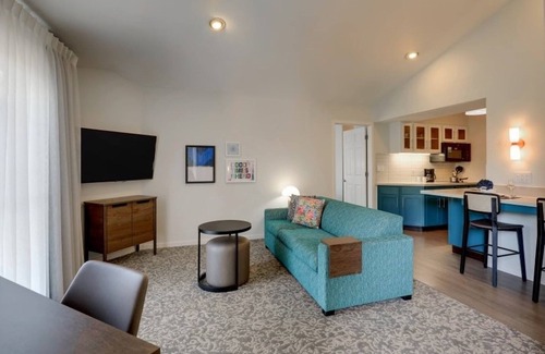 Sunnyvale Complejo | Modern 2 Queen Unit with Kitchen, Fitness Center, Near 49ers Museum!