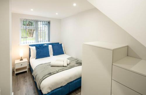 Tollington Apartamento | Modern 2B Home with Private Backyard & Fast WiFi
