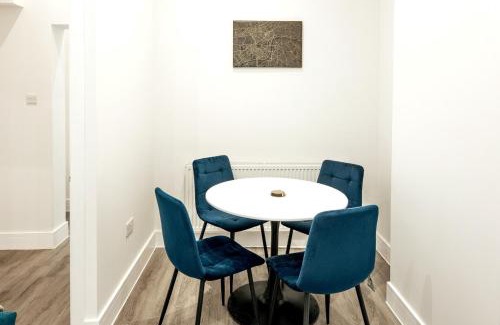 Tollington Apartamento | Modern 2B Home with Private Backyard & Fast WiFi