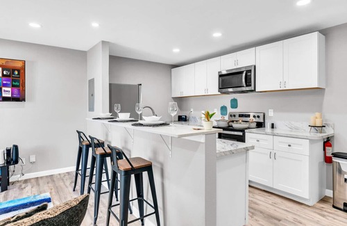 West Arlington Apartamento | Modern 2BD/2BA Flat Gym & Pool | Heart of Downtown