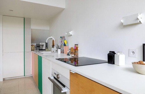 Combat Apartamento | Modern 2BD Apartment with Balcony, Buttes Chaumont