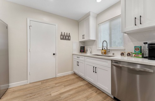 Monrovia Casa | Modern /2Be1Ba/ Free P /Pasadena/ Hollywood/ DTLA