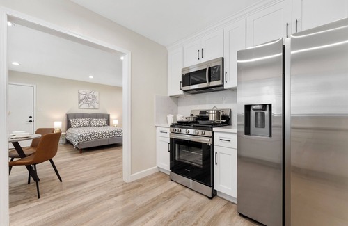 Monrovia Casa | Modern /2Be1Ba/ Free P /Pasadena/ Hollywood/ DTLA