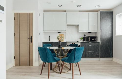 Dorking Apartamento | Modern 2Bed House - Walk to Station & High Street, Near Surrey Hills & Denbies Vineyard