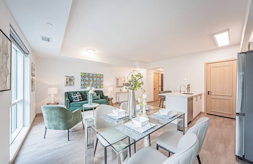 Pleasant View Casa | Modern 2Beds TownHome Toronto - 5MINs to Seneca College & Fairview Mall