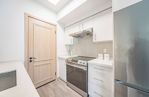 Pleasant View Casa | Modern 2Beds TownHome Toronto - 5MINs to Seneca College & Fairview Mall