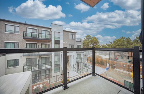 Pleasant View Casa | Modern 2Beds TownHome Toronto - 5MINs to Seneca College & Fairview Mall