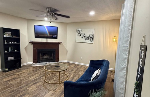 North Raleigh Casa | Modern 2BR, 2.5BA townhome with comfy bedding, sleek decor, comfort & cozy.
