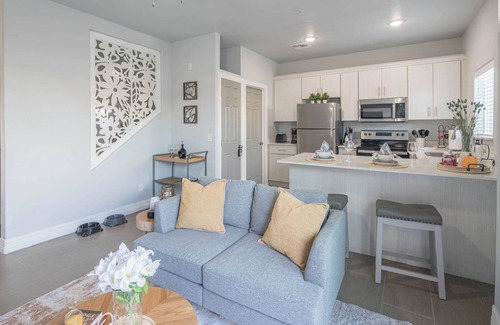 Paradise Valley Village Casa | Modern 2BR/2.5BA w/Pool-Gazebo & Garage