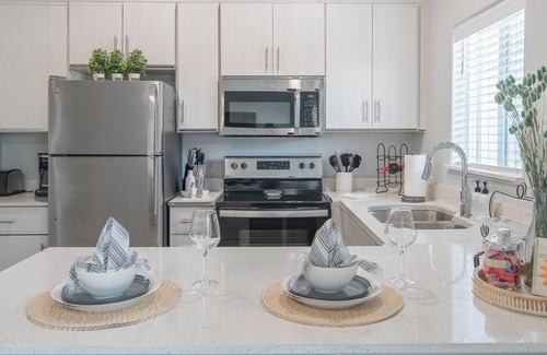 Paradise Valley Village Casa | Modern 2BR/2.5BA w/Pool-Gazebo & Garage
