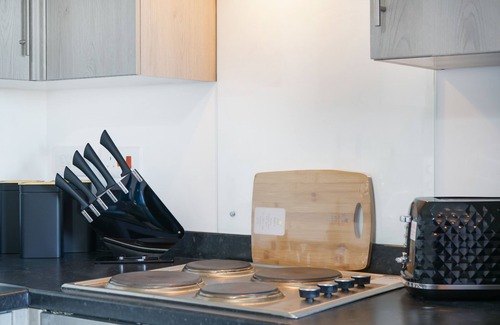 George Green Apartamento | Modern 2BR/ 2BA Heathrow Apartment + Free Parking