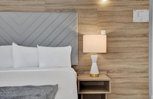 Galt Mile Hotel | Modern 2BR Adult-only Suite Near Fort Lauderdale’s Scenic Coast