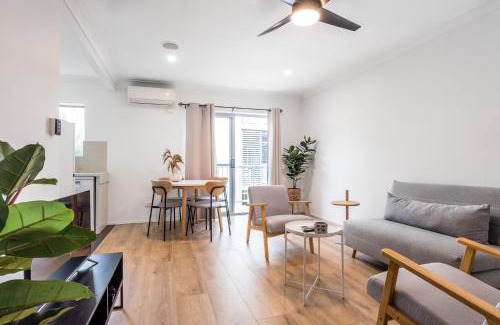 Hamilton Apartamento | Modern 2BR Apartment Near Portside & Airport