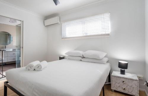 Hamilton Apartamento | Modern 2BR Apartment Near Portside & Airport