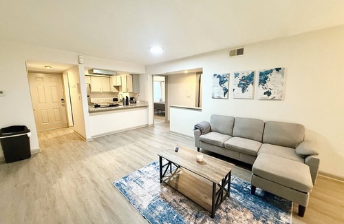 Crestline Heights Apartamento | Modern 2BR Apartment Pool Access Near UAB & St. Vincent Fast WiFi W/D