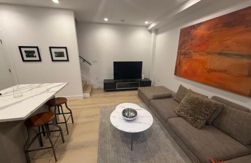 West Vancouver Casa | Modern 2BR Coach House, West Van- New Construction