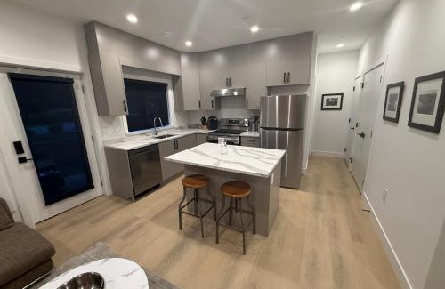 West Vancouver Casa | Modern 2BR Coach House, West Van- New Construction