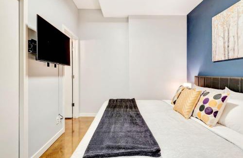 Beltline Casa | Modern 2BR Condo - King Bed - Downtown City Views
