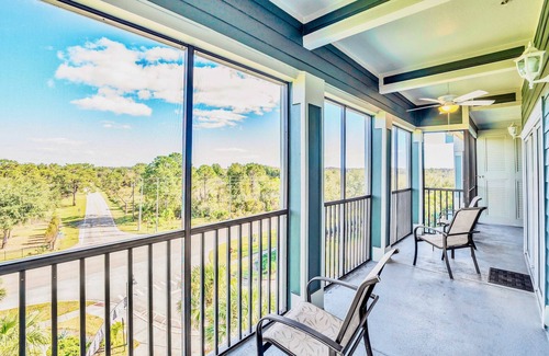 West Kissimmee Apartamento | Modern 2BR Condo w Private Patio7 min to Disney