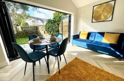 Pontcanna Apartamento | Modern 2BR Duplex with Garden in Cardiff Stylish and Relaxing Stay
