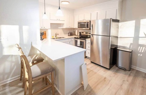 Westminster Condominio | Modern 2BR/2BA peaceful forest-view condo in Westminster, near Lakes and Clemson