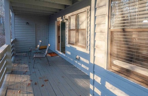 Westminster Condominio | Modern 2BR/2BA peaceful forest-view condo in Westminster, near Lakes and Clemson