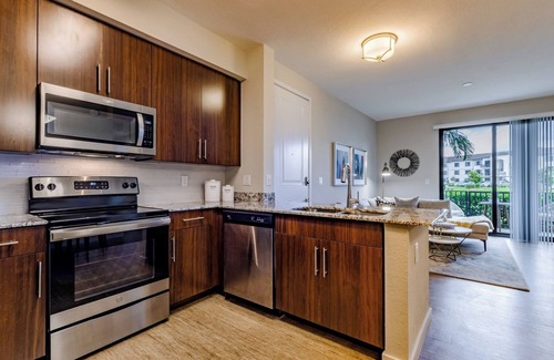 Three Oaks Apartamento | Modern 2BR Fort Myers Condo | Pool, BBQ and Near Beaches