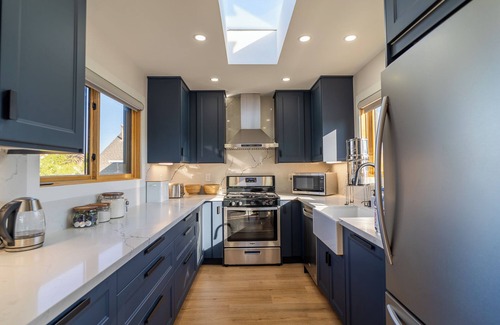 Golden Hill Apartamento | Modern 2BR Heart of South Park Walkable With W/D