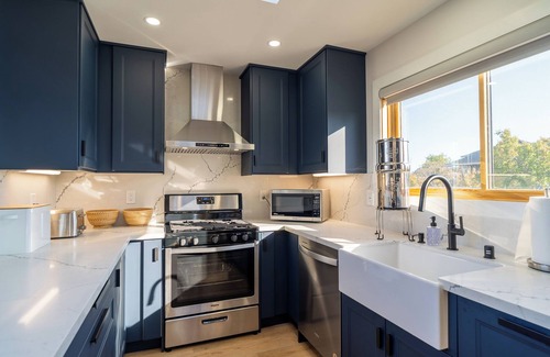 Golden Hill Apartamento | Modern 2BR Heart of South Park Walkable With W/D