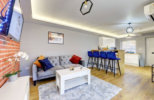 Rugby Casa | Modern 2BR House & Private Parking & Kid-friendly