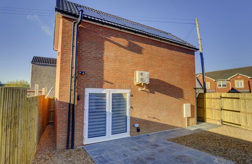 Rugby Casa | Modern 2BR House & Private Parking & Kid-friendly