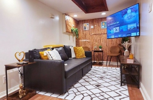 Queens Apartamento | Modern 2BR - Ideal for Med Rotations & Biz Trips