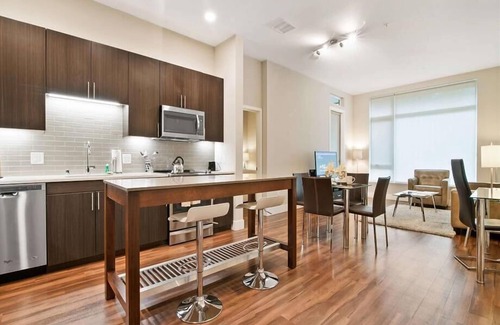 Shoreline West Apartamento | Modern 2BR | Ideal for Business | Free WiFi | Downtown Mopuntain View