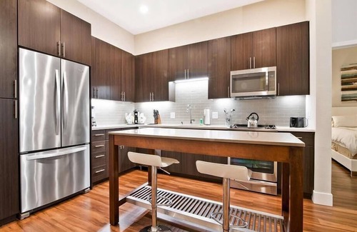 Shoreline West Apartamento | Modern 2BR | Ideal for Business | Free WiFi | Downtown Mopuntain View
