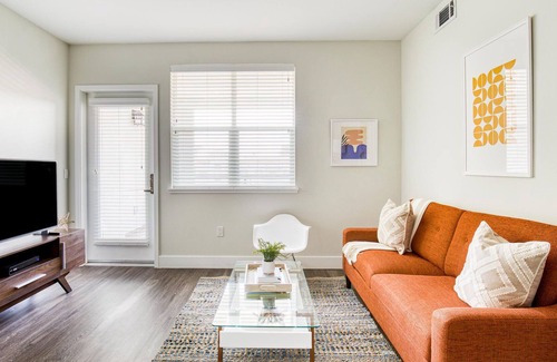 Centerville Apartamento | Modern 2BR in Fremont, Pool, Gym + Parking