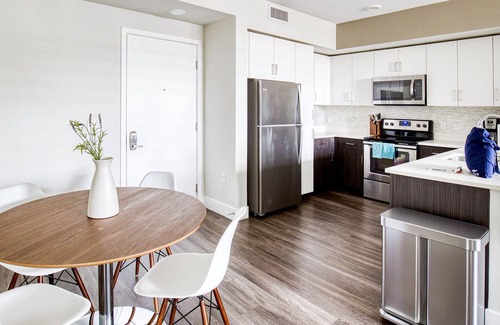 Centerville Apartamento | Modern 2BR in Fremont, Pool, Gym + Parking