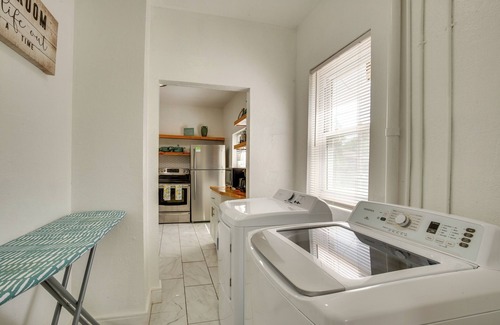 North Hyde Park Apartamento | Modern 2BR Kansas City Condo Near Downtown