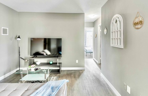 Rosedale Apartamento | Modern 2BR - King Bed Apartment - PRIME Location!