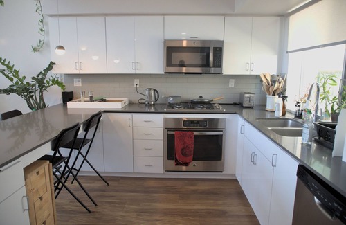 Silver Lake Casa | Modern 2BR + Loft Family Home, steps to Echo Park