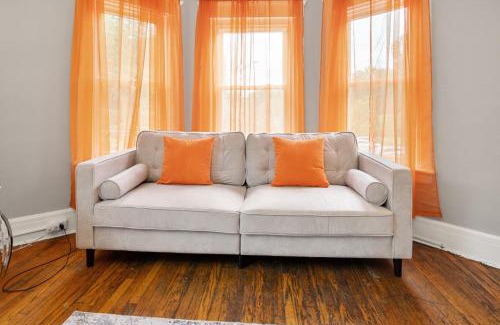 Southside Apartamento | Modern 2BR Mins to Univ, Zoo, Destiny, Downtown