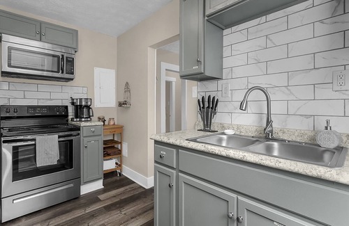 Franklin Park Casa | Modern❤️2BR near DT, 8 min walk to Franklin Park/Conservatory/Trolley District