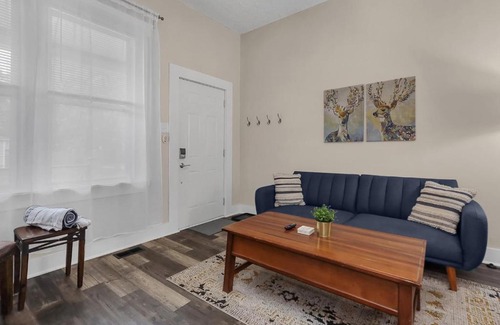 Franklin Park Casa | Modern 2BR near DT, 8min walk to Park&Conservatory