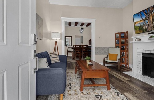 Franklin Park Casa | Modern 2BR near DT, 8min walk to Park&Conservatory