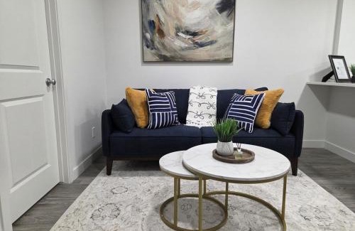 Southeast Calgary Apartamento | Modern 2BR near Hospital, YMCA, Stores